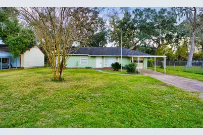 906 Avenue A, Sweeny, TX 77480 - Photo 1