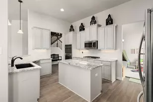 13126 Chateau Landing Dr, Texas City, TX 77568 - Photo 9