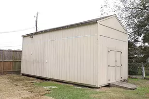 2227 10th St, Port Neches, TX 77651 - Photo 29