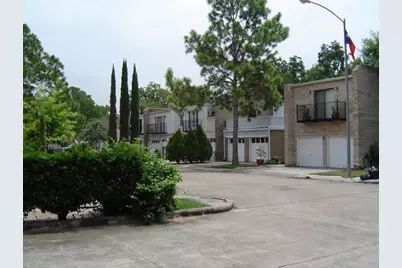 18 Townhouse Court, Bellaire, TX 77401 - Photo 1