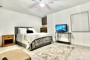 18 Townhouse Ct, Bellaire, TX 77401 - Photo 3