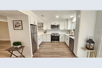 724 Country Place Drive #E, Houston, TX 77079 - Photo 11