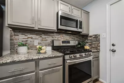 1304 Robin Street, Houston, TX 77019 - Photo 11