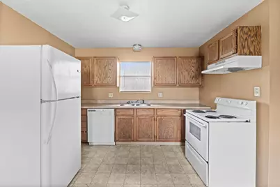 2200 Peach Avenue #3, Bay City, TX 77414 - Photo 9