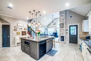 7 Deer Lake Ct, The Woodlands, TX 77381 - Photo 3