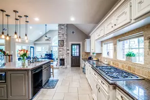 7 Deer Lake Ct, The Woodlands, TX 77381 - Photo 5