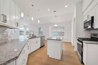 1834 Kessler Park Court, Houston, TX 77047 - Photo 11