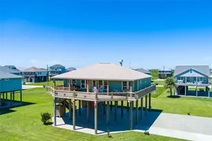 817 Boyt Rd, Crystal Beach, TX 77650 - Photo 11