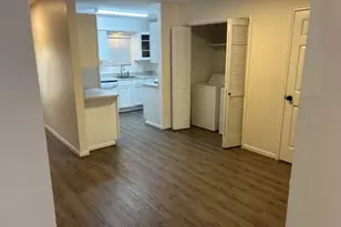 1323 Reddleshire Ln, Houston, TX 77043 - Photo 9