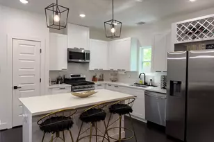 2417 Noble St, Houston, TX 77026 - Photo 9