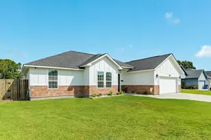 414 Burning Tree Ln, West Columbia, TX 77486 - Photo 3
