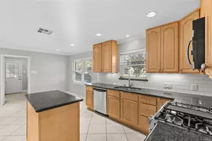 11002 Renwick Dr, Houston, TX 77096 - Photo 9