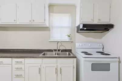 1301 S Walker Street, Belton, TX 76513 - Photo 3