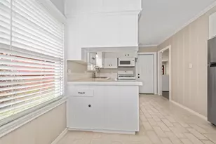 1011 W 41st St, Houston, TX 77018 - Photo 11