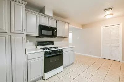 6303 Heatherbloom Drive, Houston, TX 77085 - Photo 9