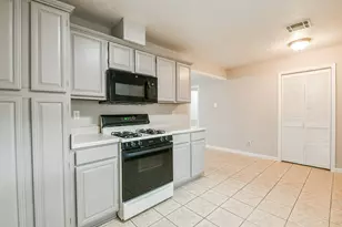 6303 Heatherbloom Dr, Houston, TX 77085 - Photo 9