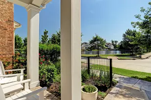 31 E Breezy Way, The Woodlands, TX 77380 - Photo 5