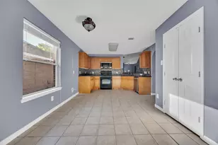 10514 Lauren Creek Dr, Baytown, TX 77523 - Photo 5