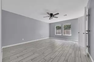 10514 Lauren Creek Dr, Baytown, TX 77523 - Photo 11