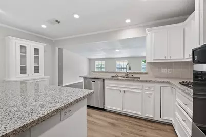 3 20th Avenue N, Texas City, TX 77590 - Photo 9
