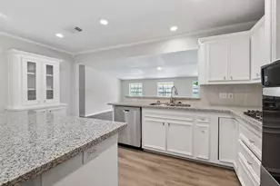 3 20th Ave N, Texas City, TX 77590 - Photo 9