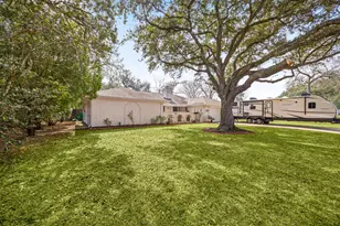 1719 Alta Vista Dr, Alvin, TX 77511 - Photo 5