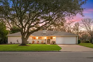 1719 Alta Vista Dr, Alvin, TX 77511 - Photo 1