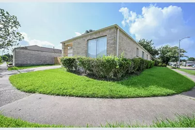 7735 Quail Meadow Drive, Houston, TX 77071 - Photo 5