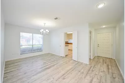 7735 Quail Meadow Drive, Houston, TX 77071 - Photo 7