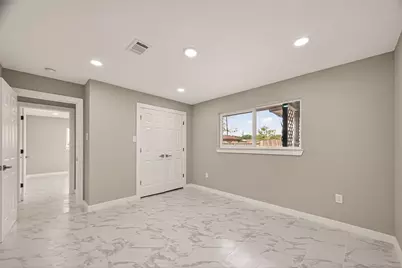 706 Scenic Drive, Baytown, TX 77521 - Photo 33