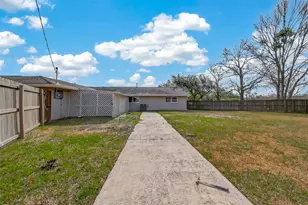 706 Scenic Dr, Baytown, TX 77521 - Photo 43