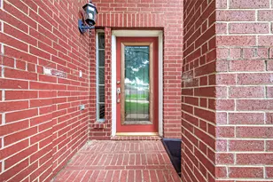 2638 Riverhollow Ln, Sugar Land, TX 77479 - Photo 3