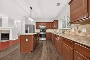 2638 Riverhollow Ln, Sugar Land, TX 77479 - Photo 9