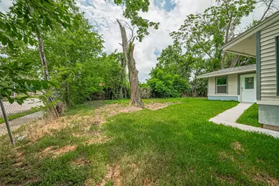 6058 Lyndhurst Drive, Houston, TX 77033 - Photo 49