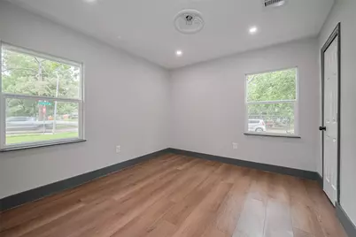 6058 Lyndhurst Drive, Houston, TX 77033 - Photo 37