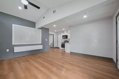 6058 Lyndhurst Drive, Houston, TX 77033 - Photo 11