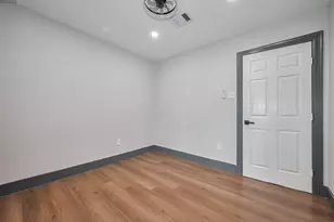 6058 Lyndhurst Dr, Houston, TX 77033 - Photo 43