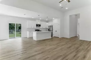 612 Evans St, Angleton, TX 77515 - Photo 5