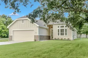 612 Evans St, Angleton, TX 77515 - Photo 1