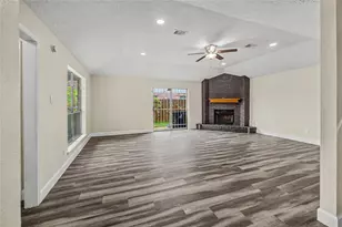 7907 Chancel Dr, Houston, TX 77071 - Photo 11