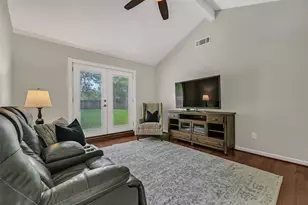 512 Castlelake Dr, Friendswood, TX 77546 - Photo 5