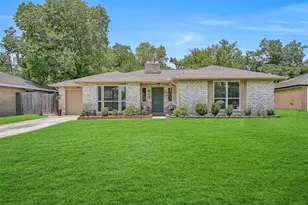 512 Castlelake Dr, Friendswood, TX 77546 - Photo 1