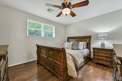 512 Castlelake Drive, Friendswood, TX 77546 - Photo 11