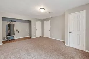 7022 Goldspier St, Houston, TX 77088 - Photo 9