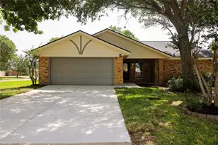 51 Sweetgum Ct, Lake Jackson, TX 77566 - Photo 1