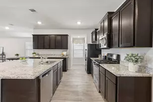 8004 Front Nine Ln, Navasota, TX 77868 - Photo 3