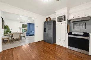 2219 Silverbonnet St, Houston, TX 77055 - Photo 5