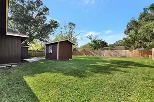 1311 Oak Hollow Dr, Friendswood, TX 77546 - Photo 23
