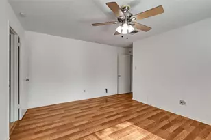 1311 Oak Hollow Dr, Friendswood, TX 77546 - Photo 11