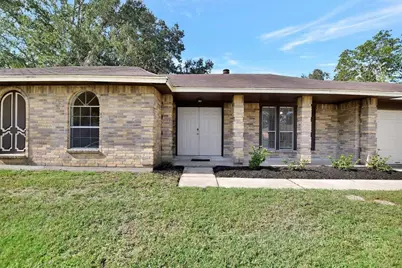 1311 Oak Hollow Drive, Friendswood, TX 77546 - Photo 3
